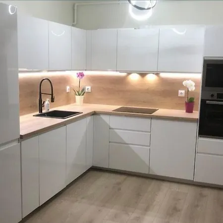 Apartamentul 2 Emil Lägenhet
